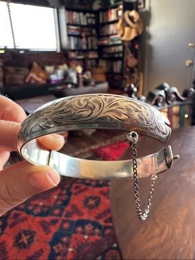 Vintage sterling silver stamped, hinged bangle bracelet w engraving. Antique